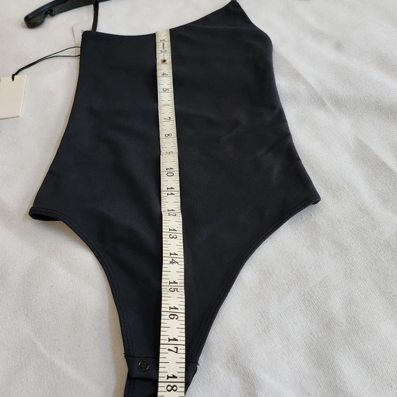 NWT Aritzia Babaton XXS Contour bodysuit, black, asymmetrical - Picture 5 of 8